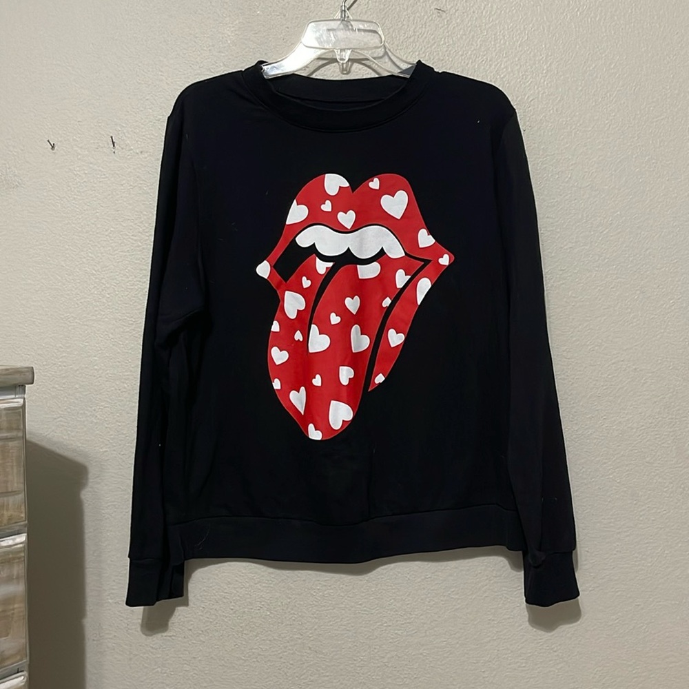 THE ROLLING STONES OVERSIZED HEART TONGUE CREWNECK SWEATSHIRT